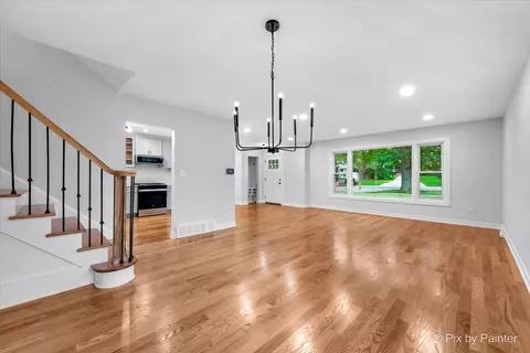 Living - 918 Delles Rd, Wheaton, IL 60189 photo 4 of 6