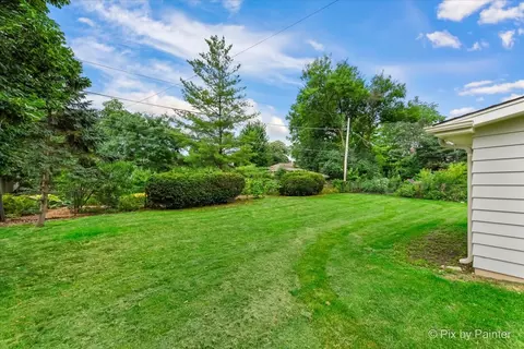 Exterior - 918 Delles Rd, Wheaton, IL 60189 photo 6 of 10