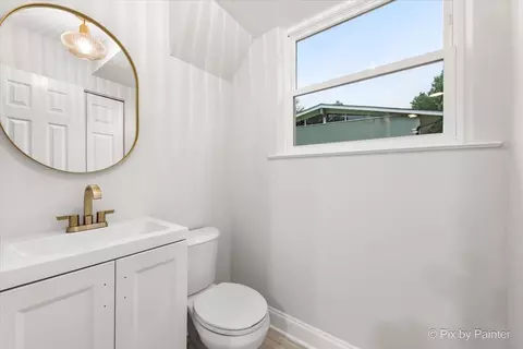Bath - 918 Delles Rd, Wheaton, IL 60189 photo 4 of 4