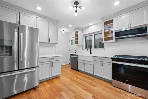 Kitchen - 918 Delles Rd, Wheaton, IL 60189 photo 1 of 3