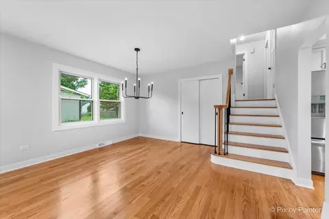 Living - 918 Delles Rd, Wheaton, IL 60189 photo 6 of 6