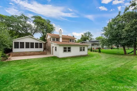 Exterior - 918 Delles Rd, Wheaton, IL 60189 photo 9 of 10