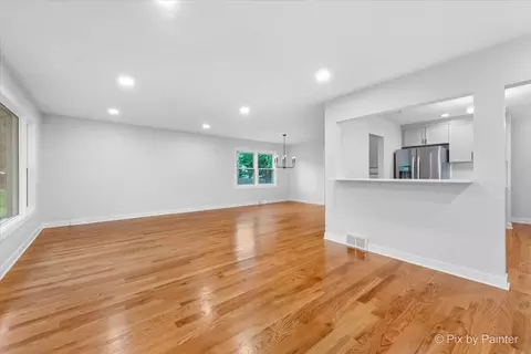 Living - 918 Delles Rd, Wheaton, IL 60189 photo 5 of 6