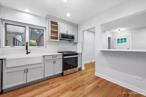 Kitchen - 918 Delles Rd, Wheaton, IL 60189 photo 3 of 3