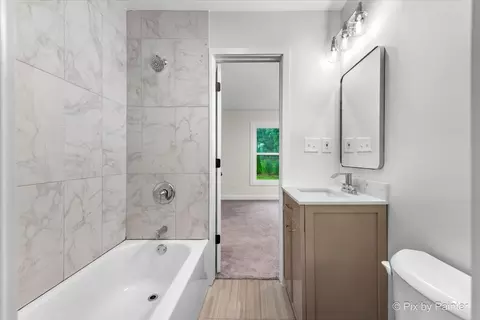 Bath - 918 Delles Rd, Wheaton, IL 60189 photo 1 of 4