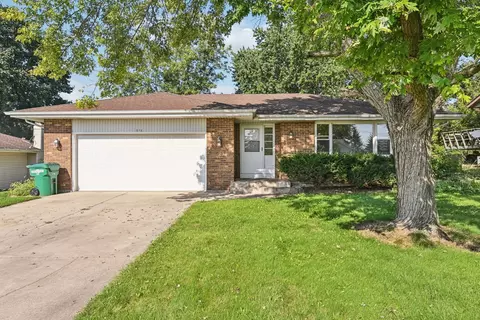313 S State St, Poplar Grove, IL 61065