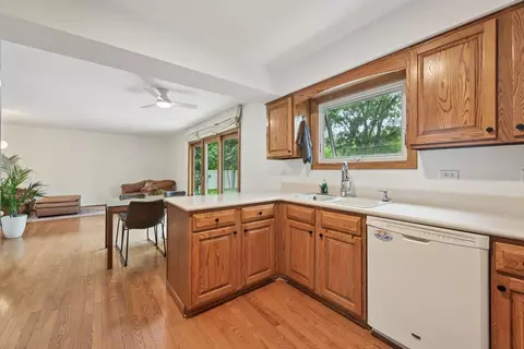 Kitchen - 1633 Redpoll Ct, Naperville, IL 60565 photo 3 of 4