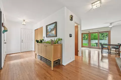 Entry Way - 1633 Redpoll Ct, Naperville, IL 60565 photo 4 of 8