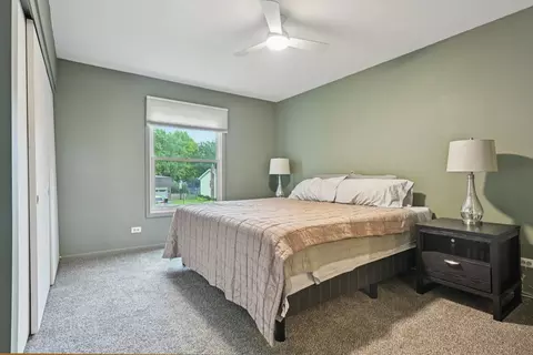 Bedroom - 1633 Redpoll Ct, Naperville, IL 60565 photo 7 of 9