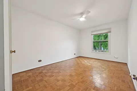 Bedroom - 1633 Redpoll Ct, Naperville, IL 60565 photo 5 of 9