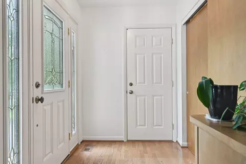 Entry Way - 1633 Redpoll Ct, Naperville, IL 60565 photo 3 of 8