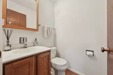 Bath - 1633 Redpoll Ct, Naperville, IL 60565 photo 1 of 3