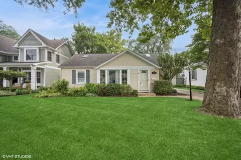 1712 Maple Ave, Northbrook, IL 60062