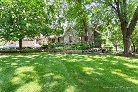 6 N729 Old Homestead Rd, Saint Charles, IL 60175