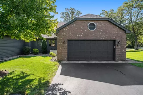 112 Village Woods Dr, Crete, IL 60417