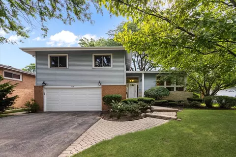 1115 Kenton Rd, Deerfield, IL 60015