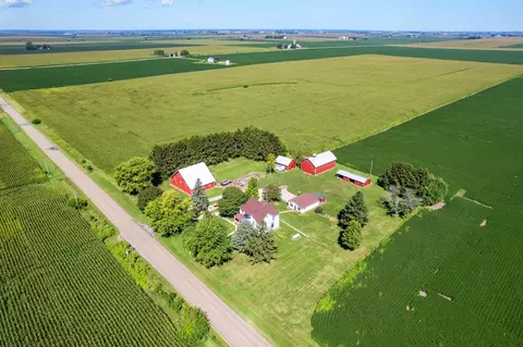 10435 County Line Rd, Leland, IL 60531