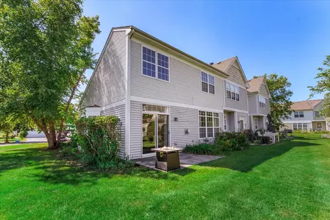 Exterior - 545 Pinebrook Dr, Bolingbrook, IL 60490 photo 2 of 2