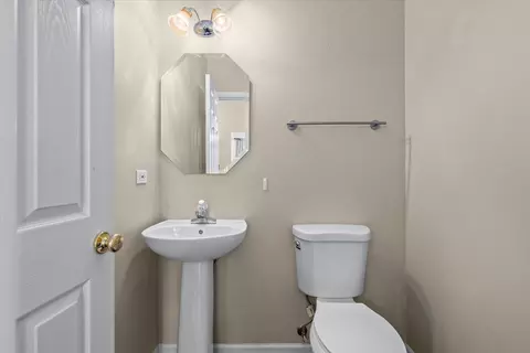 Bath - 545 Pinebrook Dr, Bolingbrook, IL 60490 photo 1 of 3