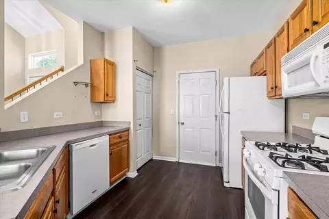 Kitchen - 545 Pinebrook Dr, Bolingbrook, IL 60490 photo 2 of 3