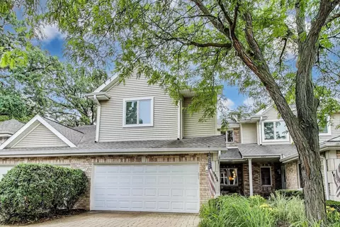 1604 Park Ridge Pt, Park Ridge, IL 60068