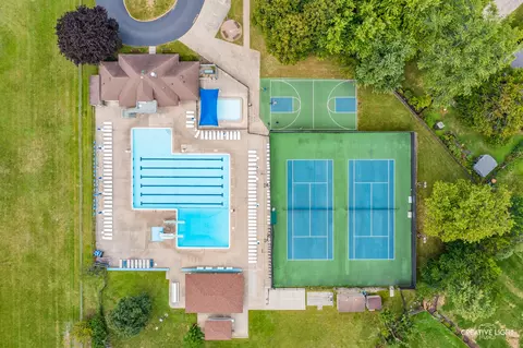 Exterior - 1423 Meander Dr, Naperville, IL 60565 photo 9 of 9