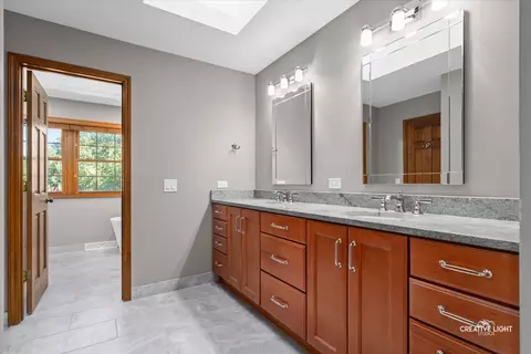 Bath - 1423 Meander Dr, Naperville, IL 60565 photo 1 of 4