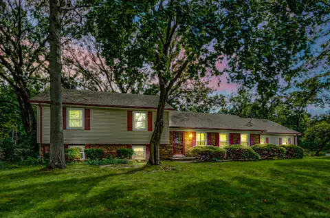 8 Berk Ln, Crete, IL 60417
