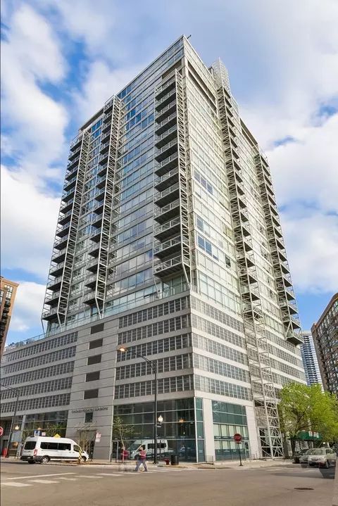 653 N Kingsbury St #704, Chicago, IL 60654