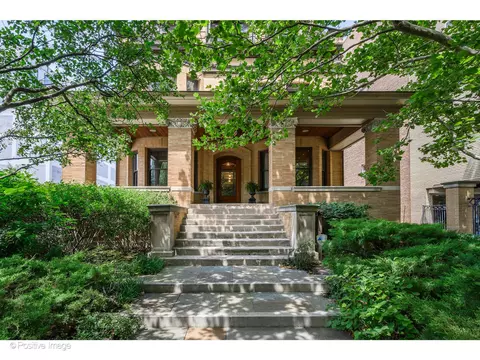 536 W Barry Ave, Chicago, IL 60657
