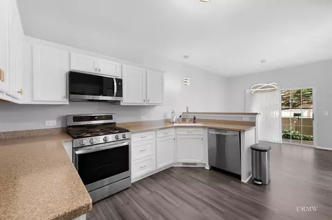 Kitchen - 101 Bay Dr, Itasca, IL 60143 photo 3 of 4