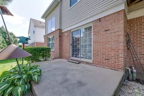 Exterior - 101 Bay Dr, Itasca, IL 60143 photo 4 of 4