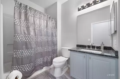Bath - 101 Bay Dr, Itasca, IL 60143 photo 1 of 3