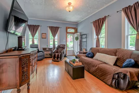 Living - 207 E Custer St, Lemont, IL 60439 photo 1 of 4
