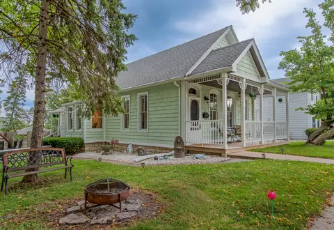 Exterior - 207 E Custer St, Lemont, IL 60439 photo 3 of 7