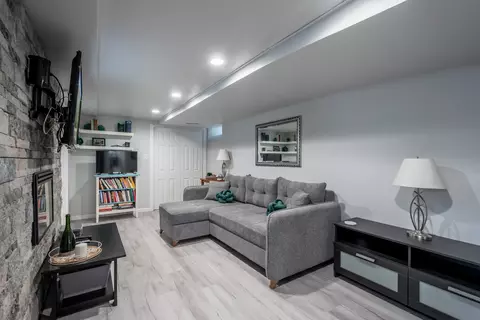 Living - 207 E Custer St, Lemont, IL 60439 photo 3 of 4