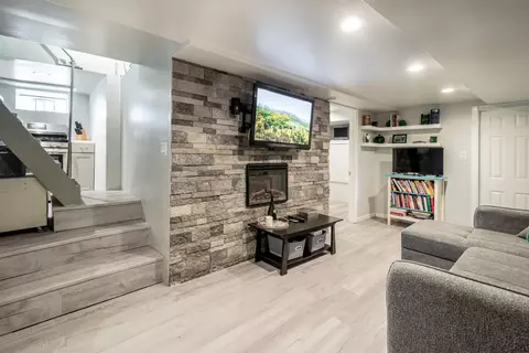 Living - 207 E Custer St, Lemont, IL 60439 photo 4 of 4