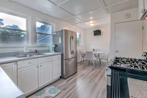 Kitchen - 207 E Custer St, Lemont, IL 60439 photo 2 of 3