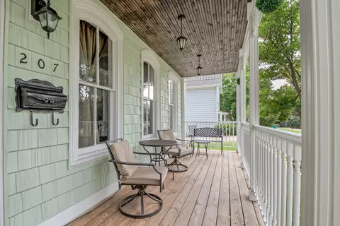 Exterior - 207 E Custer St, Lemont, IL 60439 photo 4 of 7