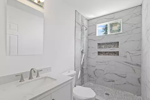 Bath - 431 E Chestnut St, Paxton, IL 60957 photo 2 of 2