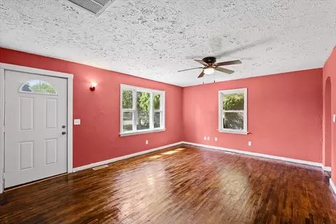 Living - 431 E Chestnut St, Paxton, IL 60957 photo 2 of 7