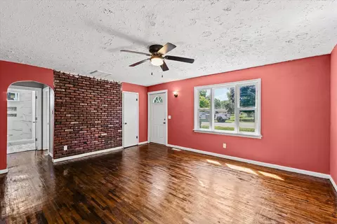 Living - 431 E Chestnut St, Paxton, IL 60957 photo 4 of 7