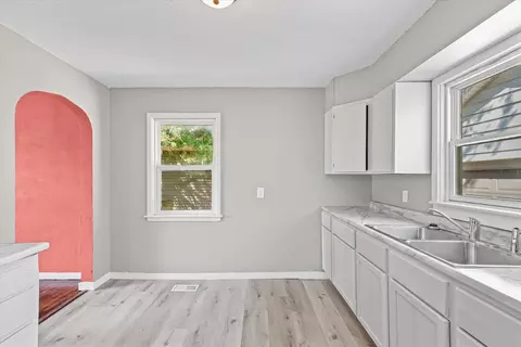 Entry Way - 431 E Chestnut St, Paxton, IL 60957 photo 1 of 1