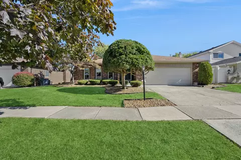 15649 Sierra Dr, Oak Forest, IL 60452