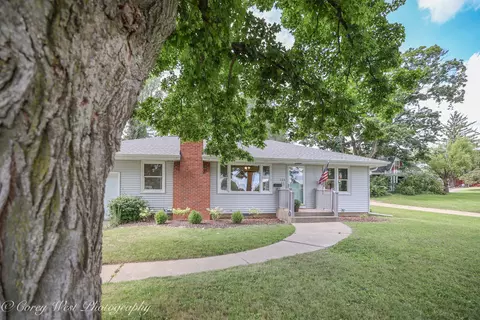 104 S 10th St, Oregon, IL 61061