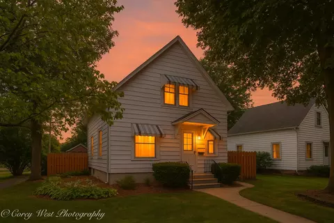 928 N 14th St, Dekalb, IL 60115