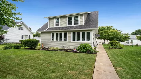 915 N 8th St, Rochelle, IL 61068