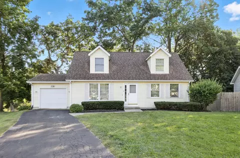 11 Hellios Ct, Fox Lake, IL 60020