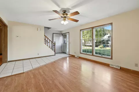 Living - 11 Hellios Ct, Fox Lake, IL 60020 photo 2 of 2
