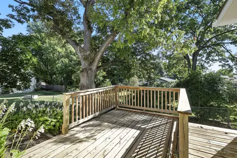 Exterior - 11 Hellios Ct, Fox Lake, IL 60020 photo 4 of 6